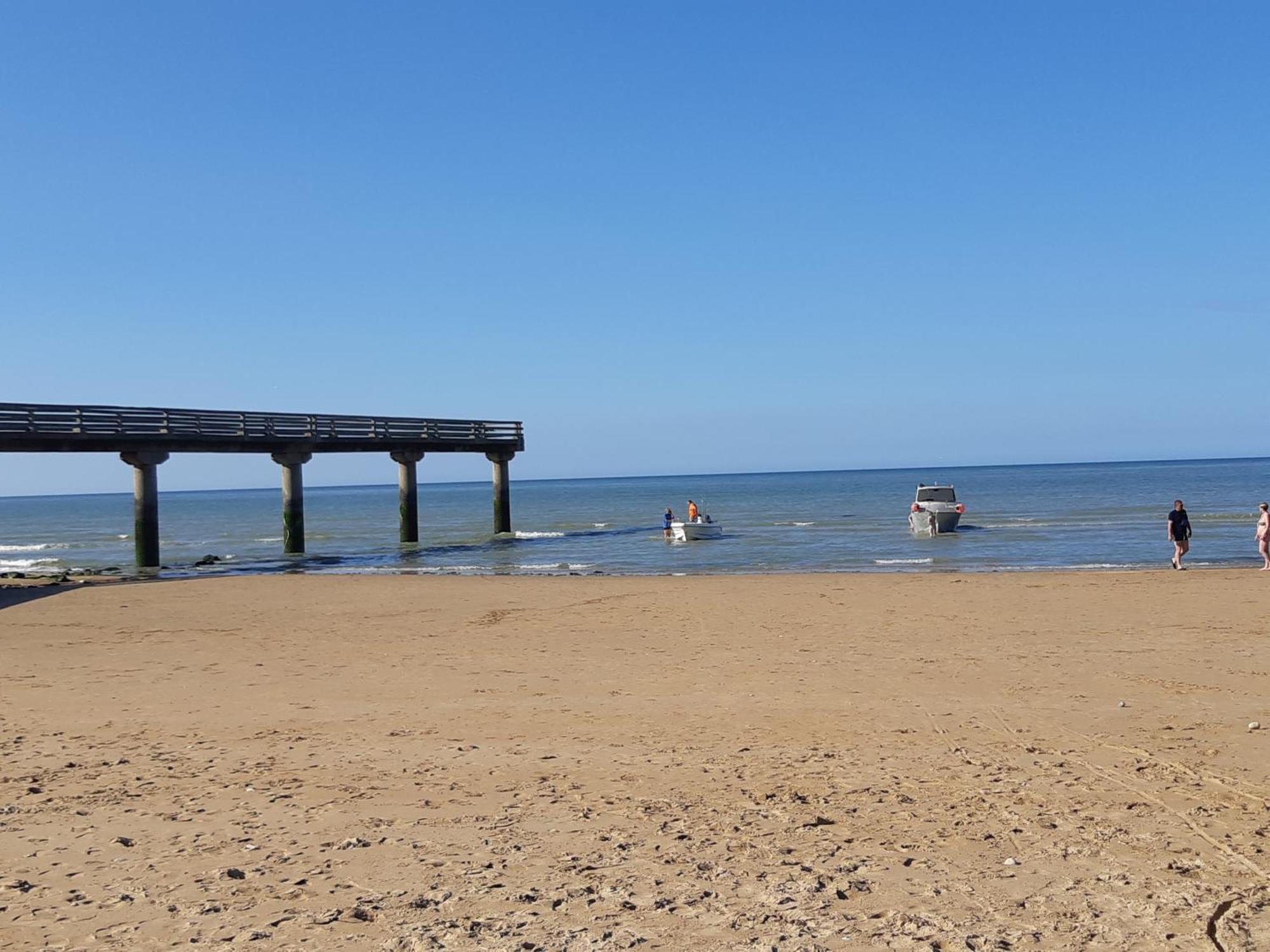Commes Le So Art, Grande Maison 4 Chambres, Terrain De Petanque, Grand Jardin Clos, Flipper, Babyfoot, Jeux Arcade, Ping Pong,1 Km Mer, Proche Golf, Port En Bessin, Bayeux Et Plages Du Debarquement, Adaptee Enfants מראה חיצוני תמונה