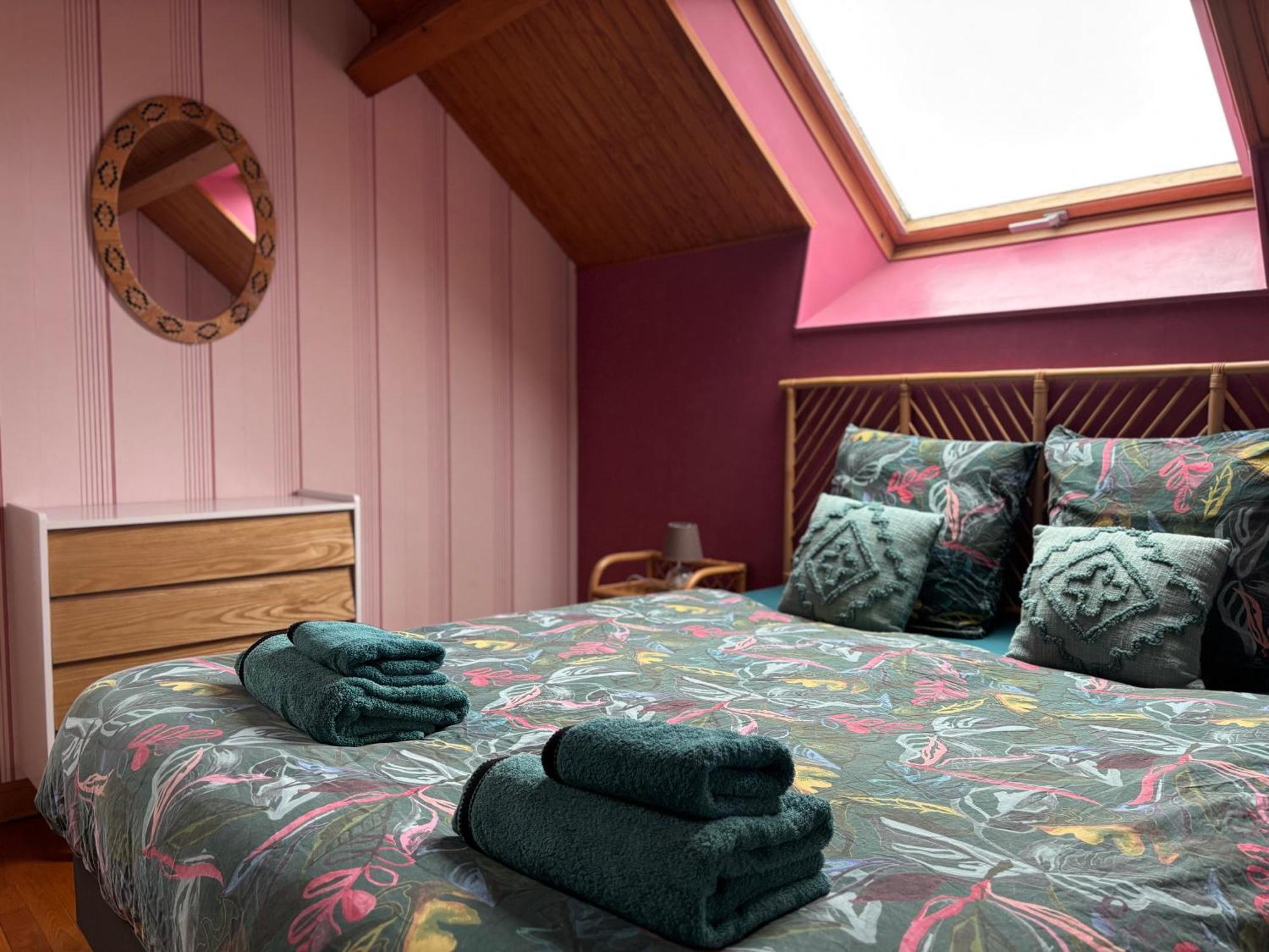 Commes Le So Art, Grande Maison 4 Chambres, Terrain De Petanque, Grand Jardin Clos, Flipper, Babyfoot, Jeux Arcade, Ping Pong,1 Km Mer, Proche Golf, Port En Bessin, Bayeux Et Plages Du Debarquement, Adaptee Enfants מראה חיצוני תמונה
